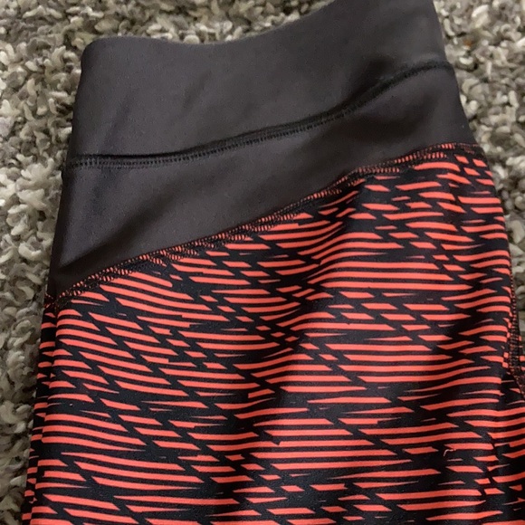 Under Armour Capri Leggings - Picture 2 of 4